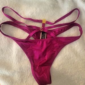 NWT XS VICTORIA'S SECRET FUSCHIA SATIN SMOOTH STRAPPY GOLD HARDWARE THONG
